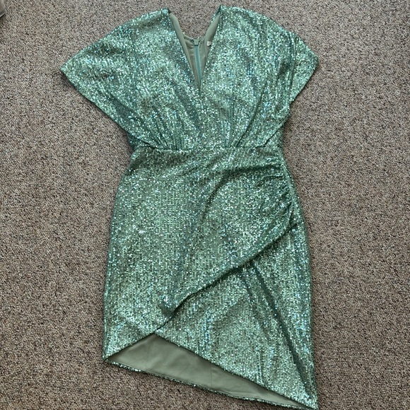 Green sequin dress - Picture 2 of 7